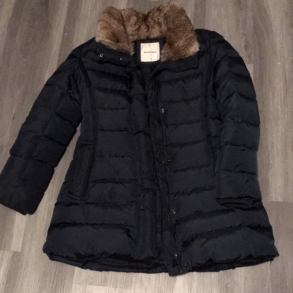 Women’s puffer coat.